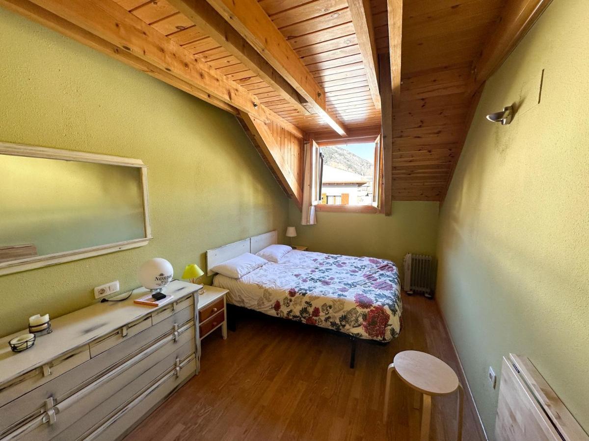 Acogedor Atico Duplex En El Centro En Biescas/4Pax Apartman Kültér fotó