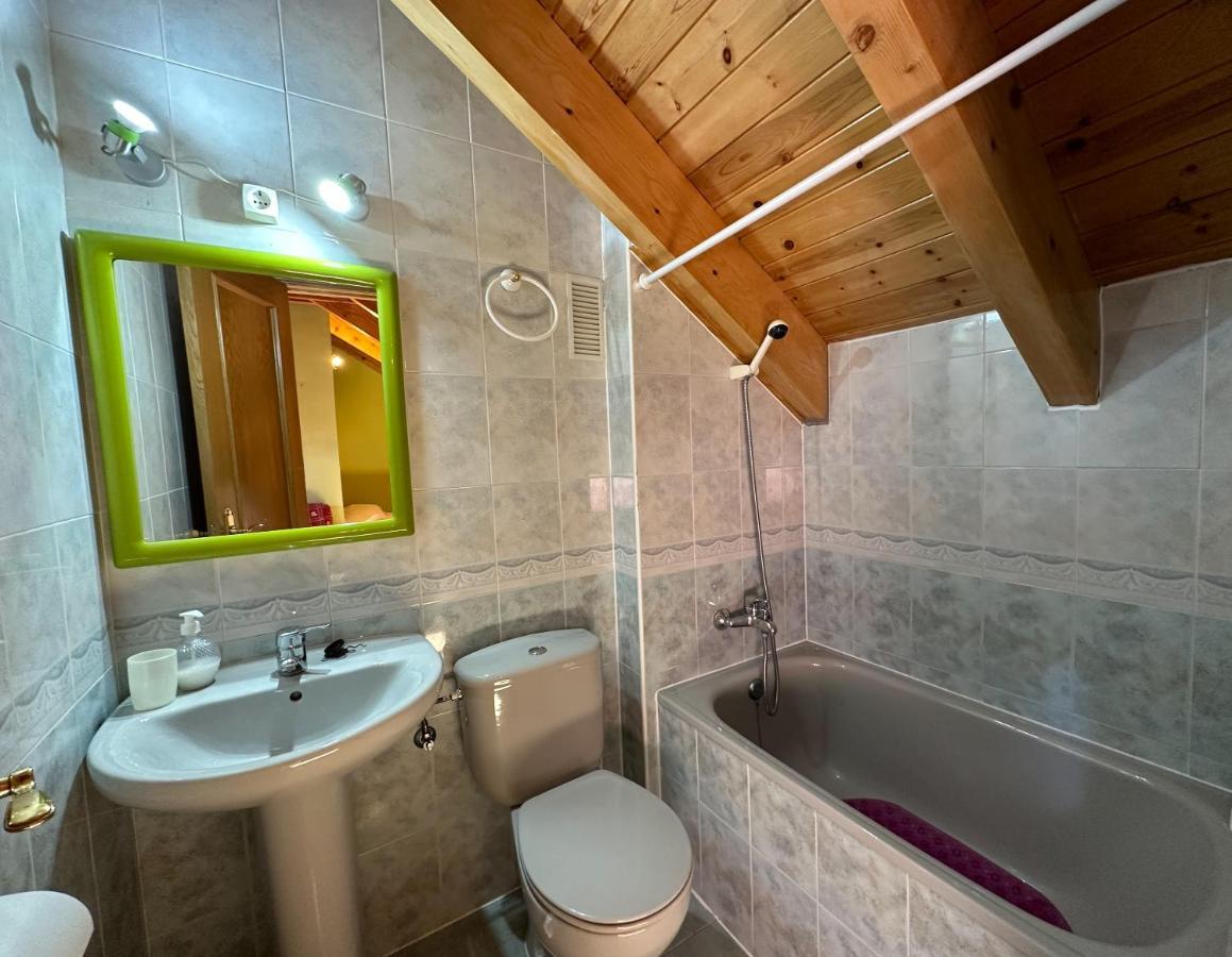 Acogedor Atico Duplex En El Centro En Biescas/4Pax Apartman Kültér fotó